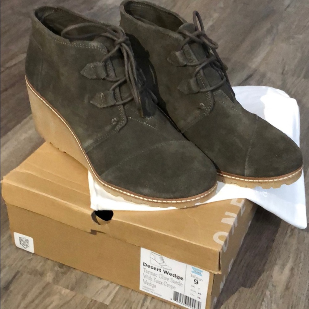 Toms Desert Wedge...Tarmac Olive Suede ...